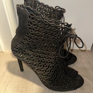 Zara heels 7.5 like new condition